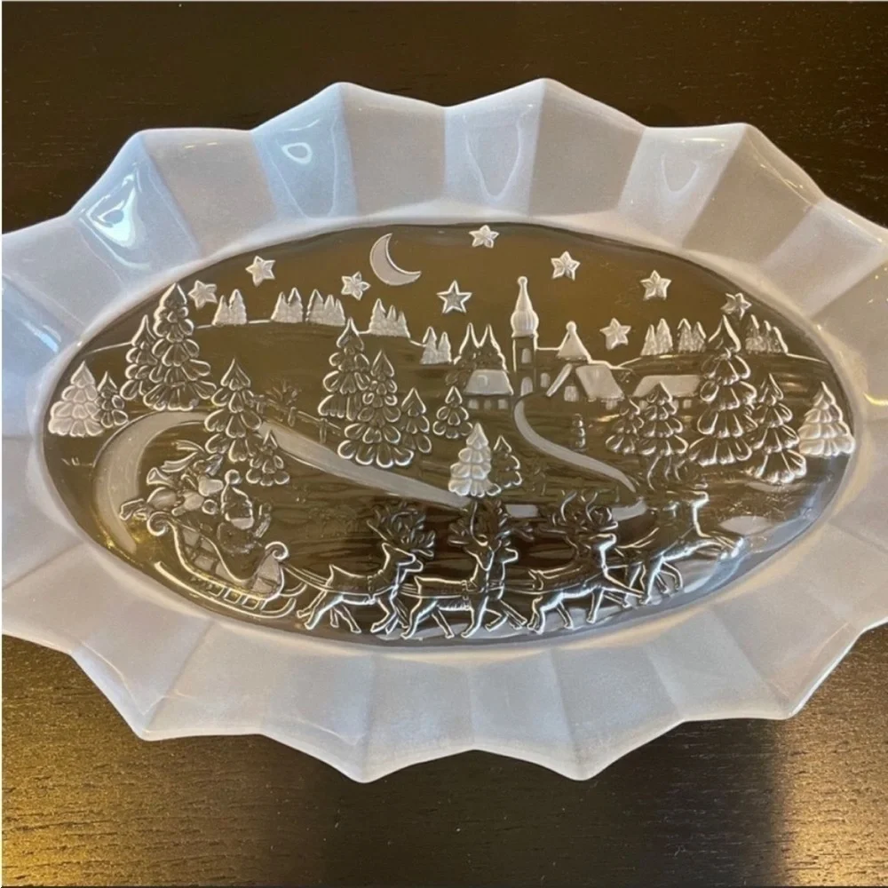 Mikasa Santa's Flight Oval Glass Holiday Platter